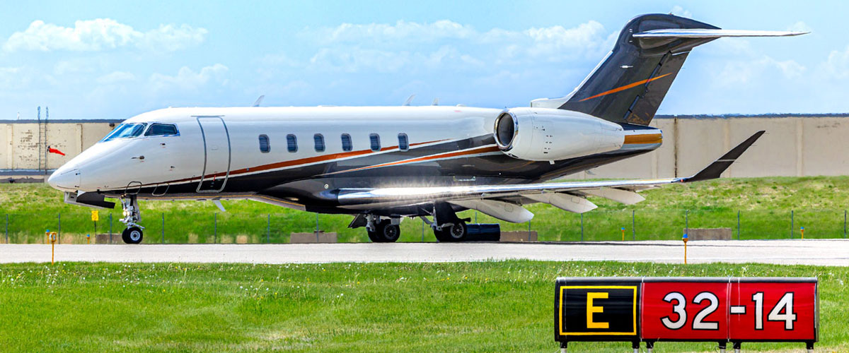 Jet taxi at St Paul Airport